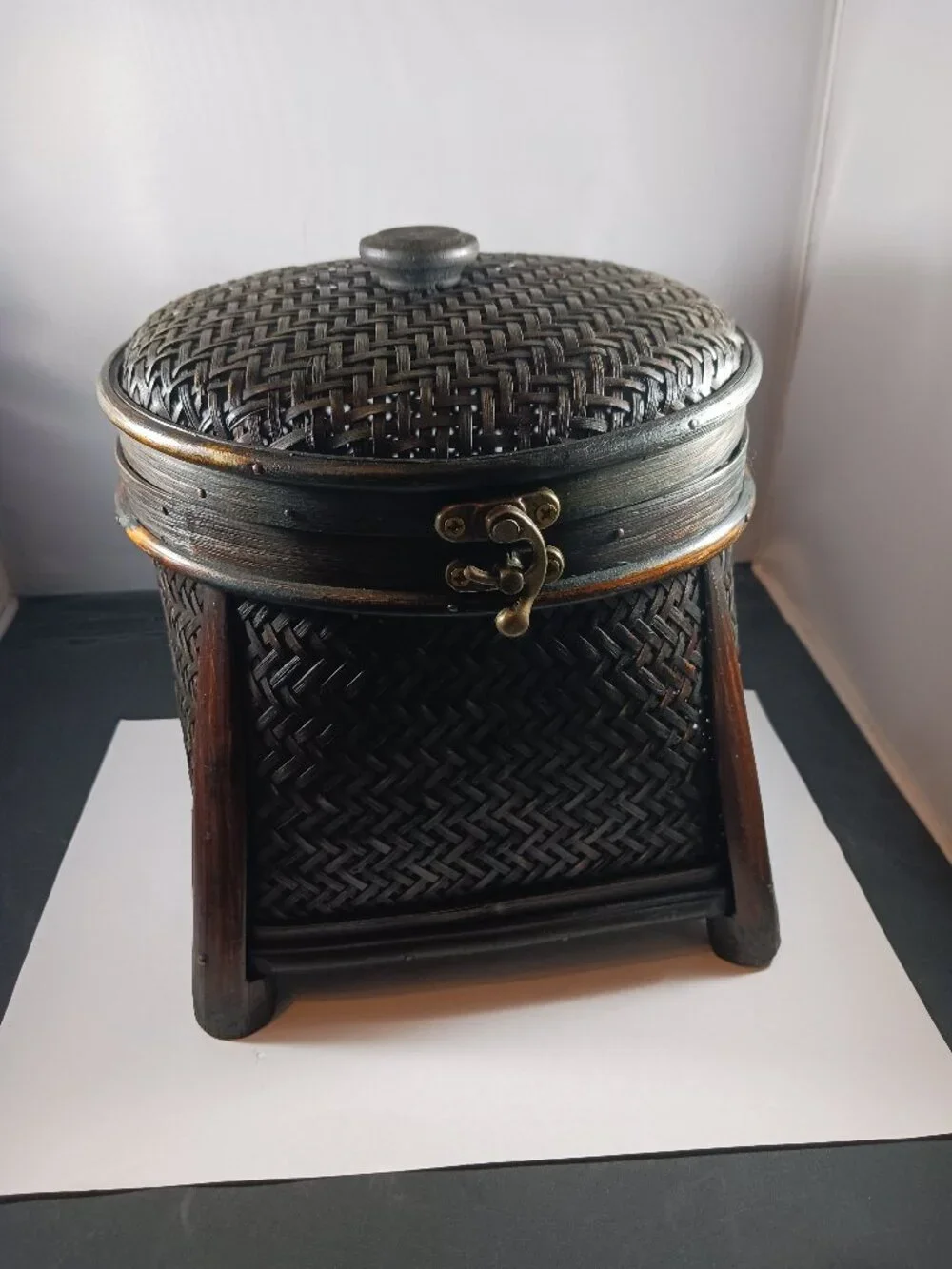 Vintage Straw Woven Container With Metal Clasp